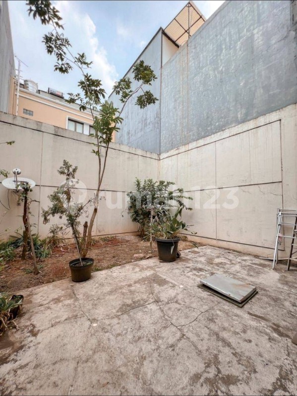Rumah 2Lantai di Komplek Perumahan Permata Mediterania Jakarta Selatan