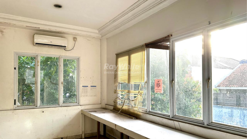 Rumah Komersil Di Jl Adiaksa Raya Lebak Bulus Jakarta Selatan Harga dekat NJOP Untuk Usaha Kuliner Guest House