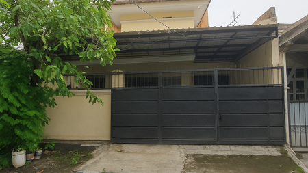 Rumah Minimalis 2 Lantai Dijual di Rungkut Surabaya Timur - 4+1 Kamar Tidur, Furnish