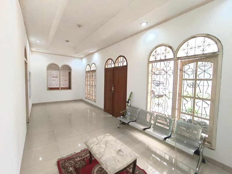 DISEWAKAN RUMAH COCOK UNTUK KANTOR/GUDANG DI JAGAKARSA