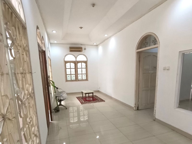 DISEWAKAN RUMAH COCOK UNTUK KANTOR/GUDANG DI JAGAKARSA