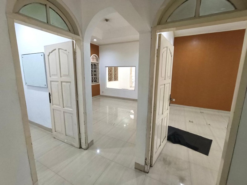 DISEWAKAN RUMAH COCOK UNTUK KANTOR/GUDANG DI JAGAKARSA