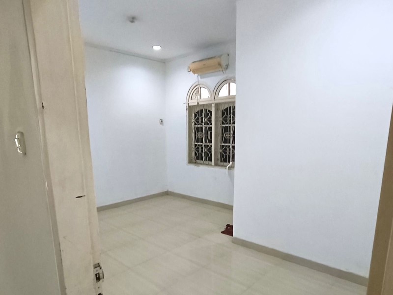 DISEWAKAN RUMAH COCOK UNTUK KANTOR/GUDANG DI JAGAKARSA