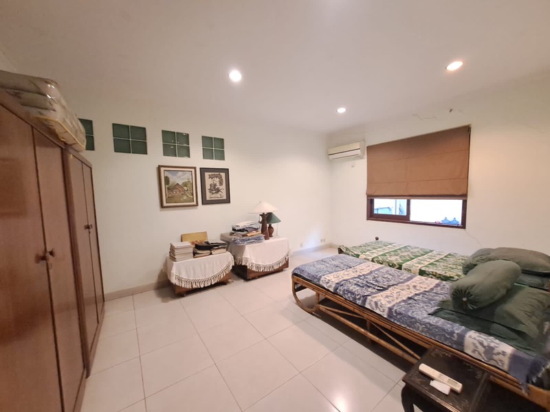 Rumah Mewah Style Modern di Lingkungan Nyaman CitraGrand Cibubur  /  A Luxury Modern House in CitraGrand Cibubur