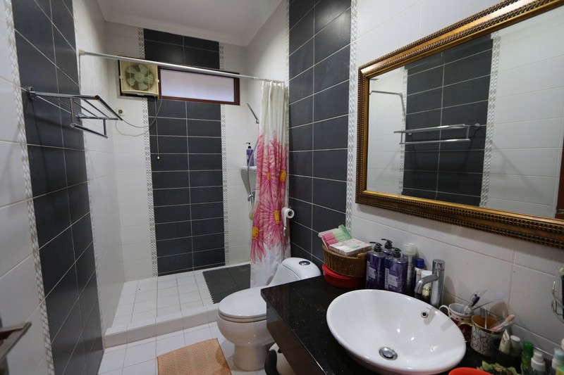 Rumah Mewah Style Modern di Lingkungan Nyaman CitraGrand Cibubur  /  A Luxury Modern House in CitraGrand Cibubur