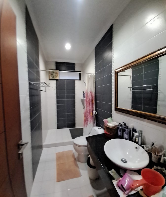 Rumah Mewah Style Modern di Lingkungan Nyaman CitraGrand Cibubur  /  A Luxury Modern House in CitraGrand Cibubur