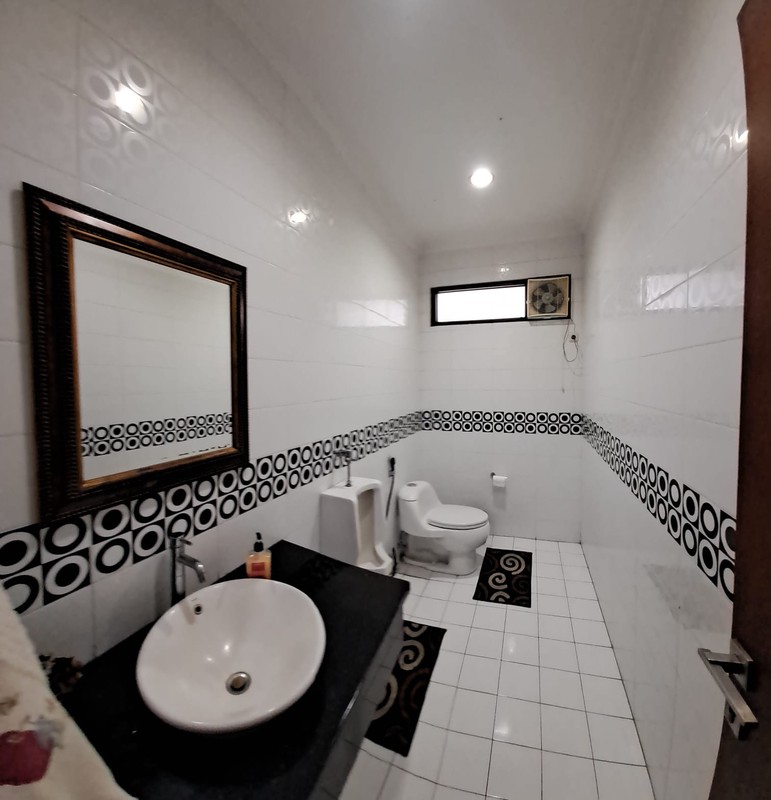 Rumah Mewah Style Modern di Lingkungan Nyaman CitraGrand Cibubur  /  A Luxury Modern House in CitraGrand Cibubur