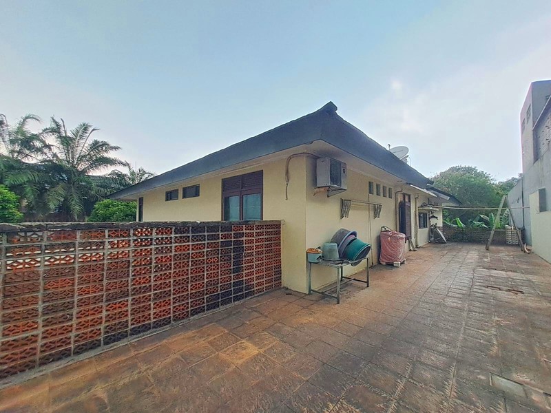 Rumah Mewah Style Modern di Lingkungan Nyaman CitraGrand Cibubur  /  A Luxury Modern House in CitraGrand Cibubur