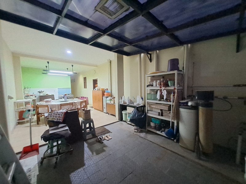 Rumah Mewah Style Modern di Lingkungan Nyaman CitraGrand Cibubur  /  A Luxury Modern House in CitraGrand Cibubur