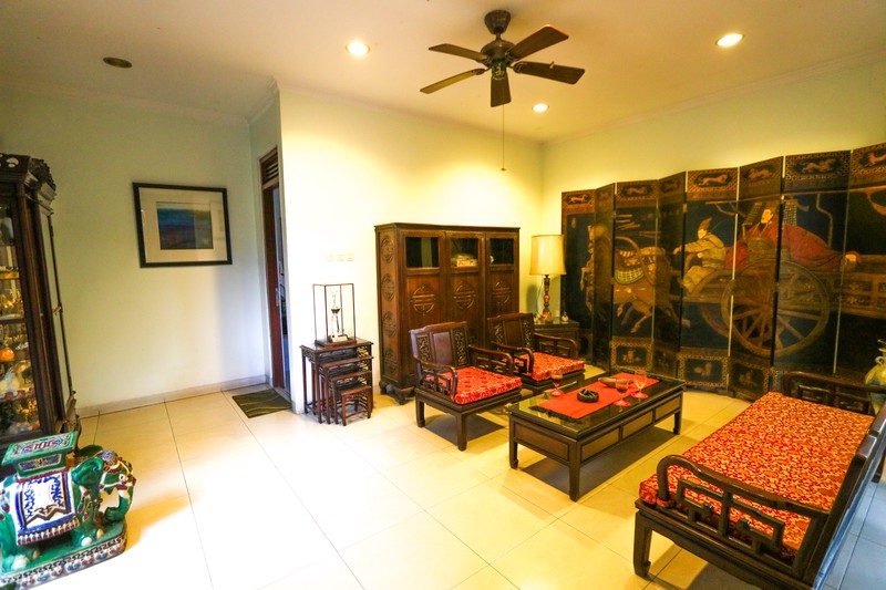 Rumah Mewah Style Modern di Lingkungan Nyaman CitraGrand Cibubur  /  A Luxury Modern House in CitraGrand Cibubur