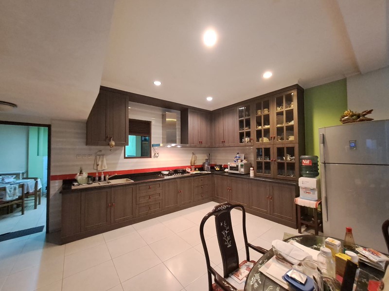 Rumah Mewah Style Modern di Lingkungan Nyaman CitraGrand Cibubur  /  A Luxury Modern House in CitraGrand Cibubur