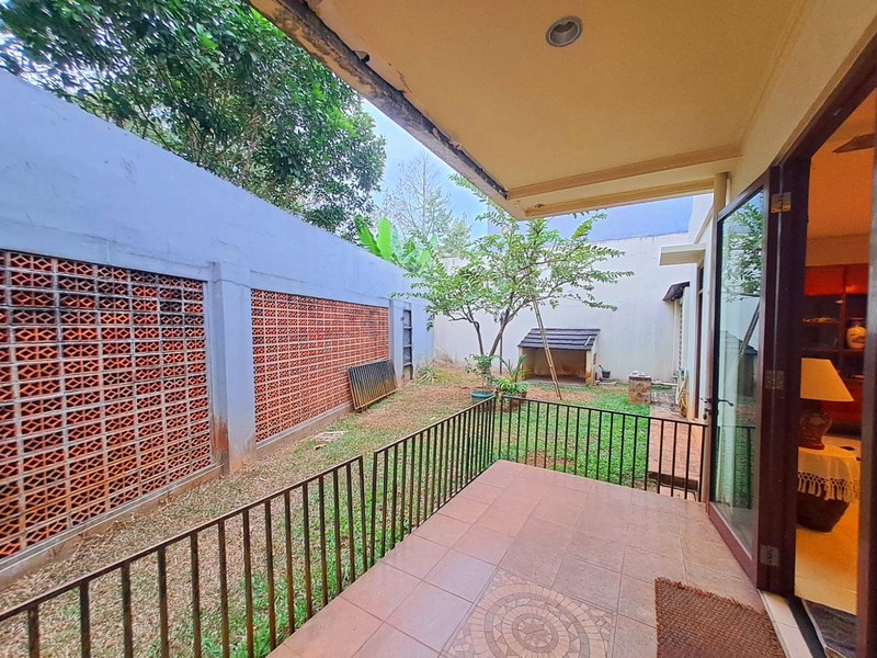 Rumah Mewah Style Modern di Lingkungan Nyaman CitraGrand Cibubur  /  A Luxury Modern House in CitraGrand Cibubur