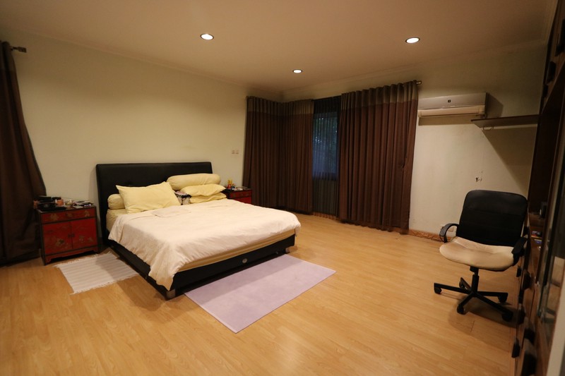 Rumah Mewah Style Modern di Lingkungan Nyaman CitraGrand Cibubur  /  A Luxury Modern House in CitraGrand Cibubur