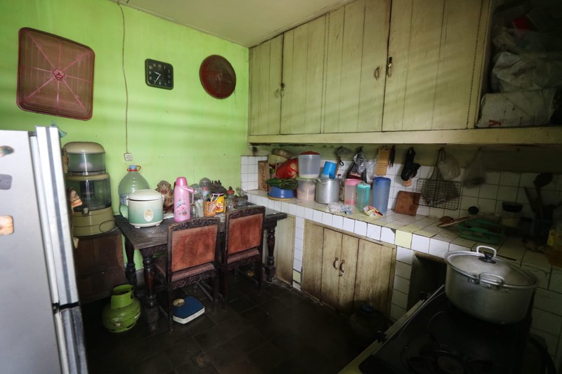 DIJUAL RUMAH KLASIK HITUNG TANAH DAERAH SLIPI KEMANGGISAN DEKAT KEBON JERUK / A classic & strategic house FOR SALE