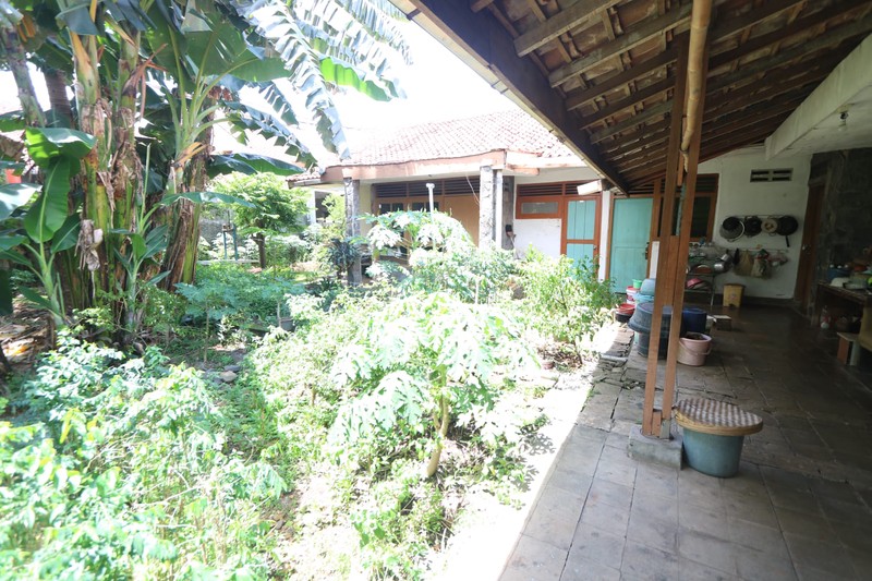 DIJUAL RUMAH KLASIK HITUNG TANAH DAERAH SLIPI KEMANGGISAN DEKAT KEBON JERUK / A classic & strategic house FOR SALE