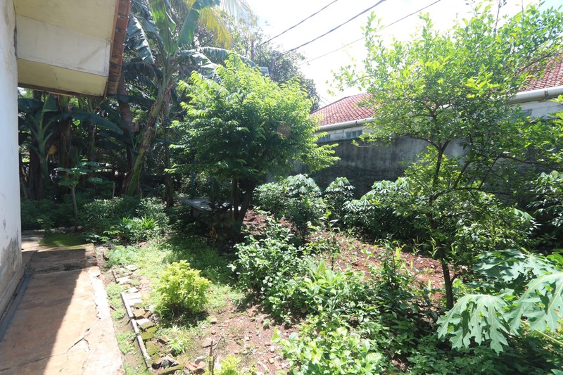 DIJUAL RUMAH KLASIK HITUNG TANAH DAERAH SLIPI KEMANGGISAN DEKAT KEBON JERUK / A classic & strategic house FOR SALE