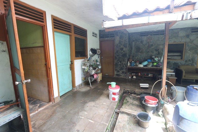 DIJUAL RUMAH KLASIK HITUNG TANAH DAERAH SLIPI KEMANGGISAN DEKAT KEBON JERUK / A classic & strategic house FOR SALE