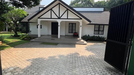 Dijual Rumah Dengan Lahan Yang Luas di Menjangan Ciputat 