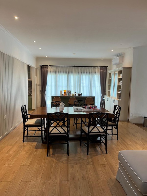 Dijual Rumah Dengan Lahan Yang Luas di Menjangan Ciputat 