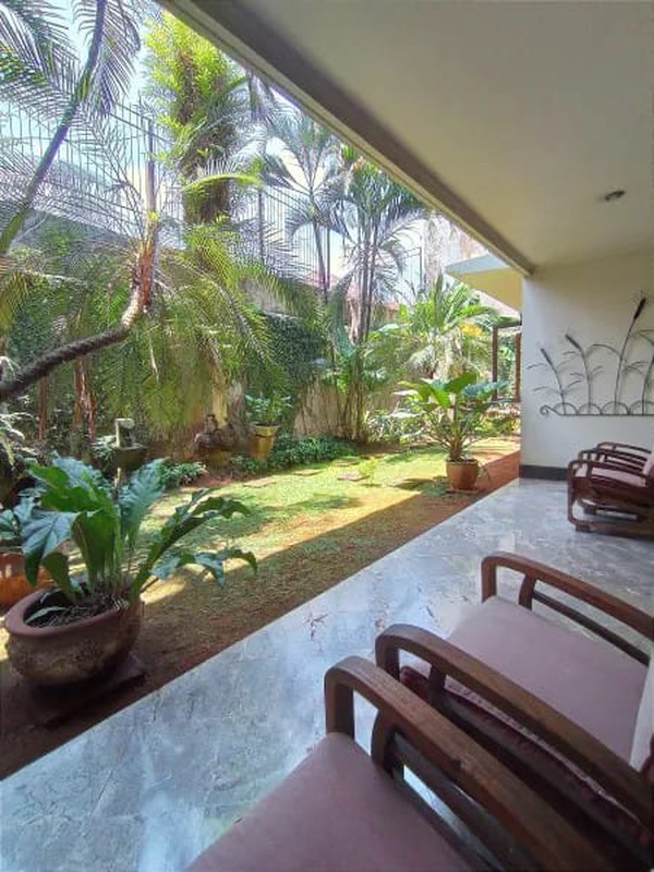 Dijual Rumah Bagus, Bangunan Kokoh dan Terawat, 2 Lantai di Bintaro Sektor 3