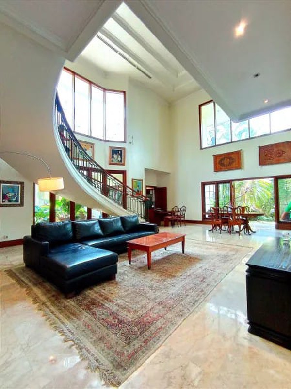 Dijual Rumah Bagus, Bangunan Kokoh dan Terawat, 2 Lantai di Bintaro Sektor 3