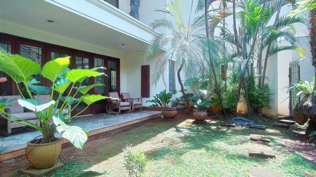 Dijual Rumah Bagus, Bangunan Kokoh dan Terawat, 2 Lantai di Bintaro Sektor 3