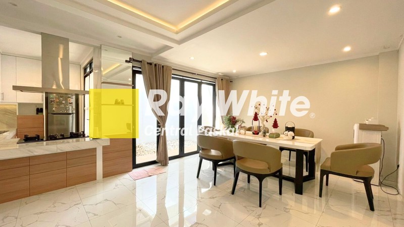 Rumah Dayana 2 Lantai di Summarecon Bandung