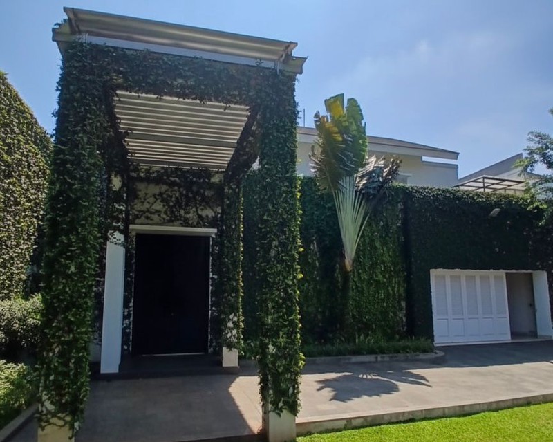 Dijual rumah bagus dan mewah 2 tingkat di Cilandak ,dekat ke MRT cipete