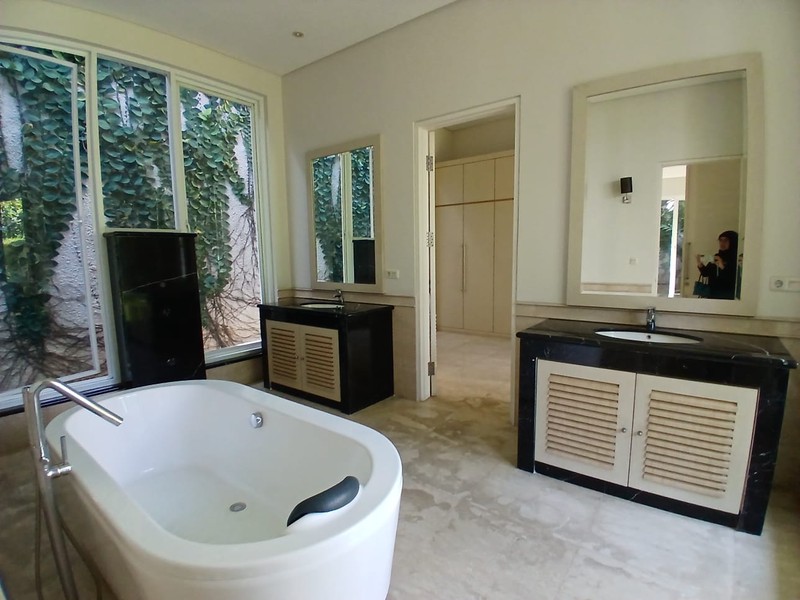 Dijual rumah bagus dan mewah 2 tingkat di Cilandak ,dekat ke MRT cipete