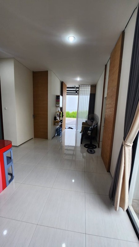 MURAH Dijual Rumah Semi Furnish   Dua Lantai  Perumahan Graha Natura  Sambikerep Surabaya