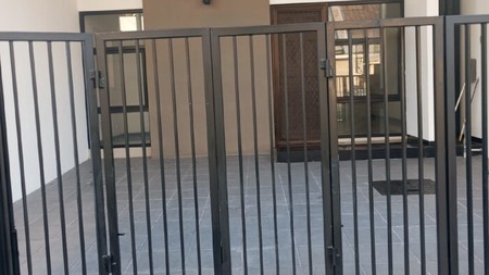 Dijual Rumah Satu Lantai Perumahan Villa Valensia Surabaya Barat