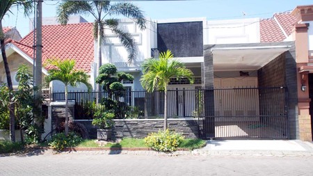 Rumah di ARAYA Tahap 2 Surabaya Timur, Minimalis Modern, Row Jalan Lebar, Siap Huni