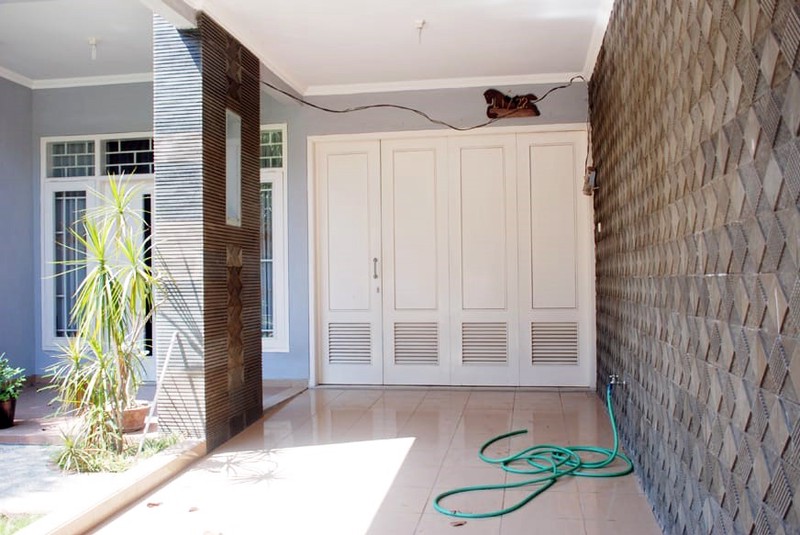 Rumah di ARAYA Tahap 2 Surabaya Timur, Minimalis Modern, Row Jalan Lebar, Siap Huni