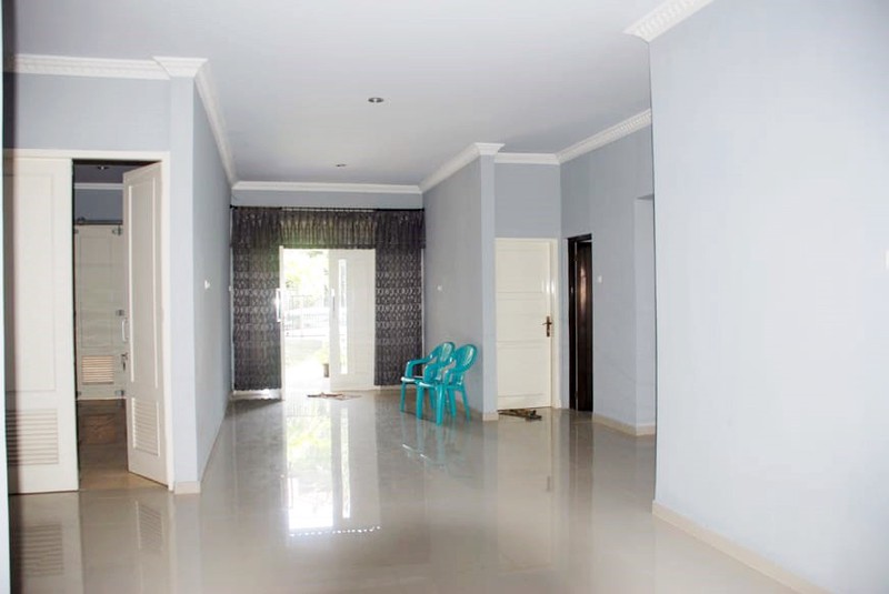 Rumah di ARAYA Tahap 2 Surabaya Timur, Minimalis Modern, Row Jalan Lebar, Siap Huni