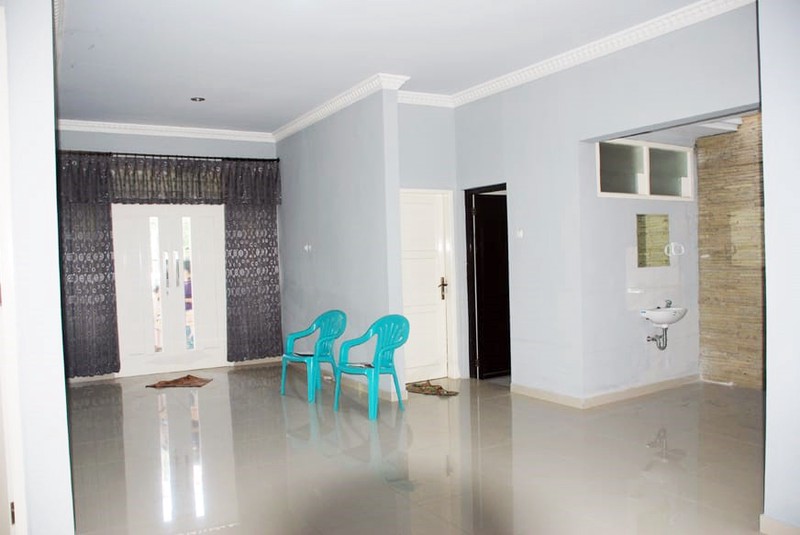 Rumah di ARAYA Tahap 2 Surabaya Timur, Minimalis Modern, Row Jalan Lebar, Siap Huni