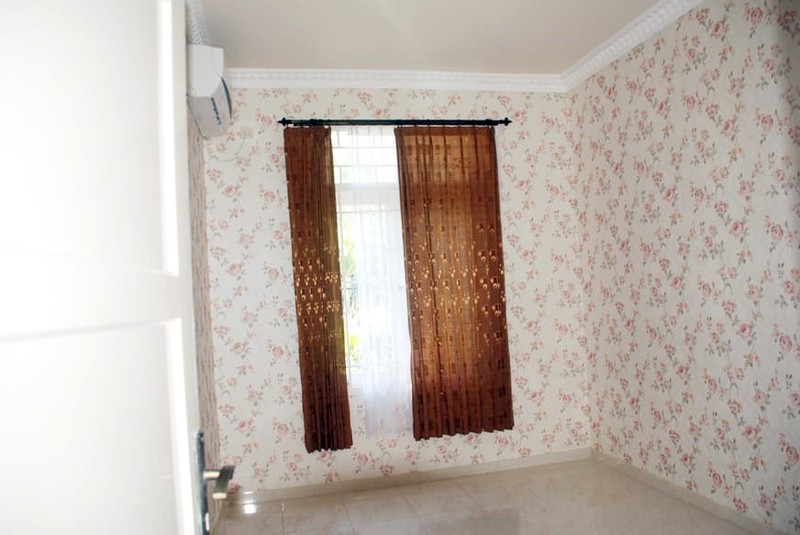 Rumah di ARAYA Tahap 2 Surabaya Timur, Minimalis Modern, Row Jalan Lebar, Siap Huni