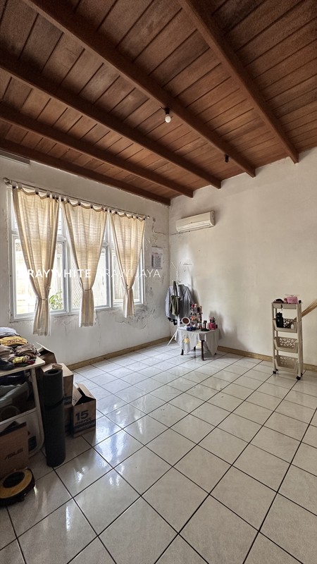 Rumah Lama Hitung Tanah Lokasi Strategis Area Andara Depok