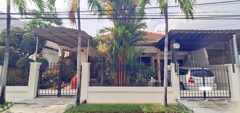 Rumah di Manyar Indah Surabaya Timur, Bagus + Terawat, Row Jalan Lebar bisa 3 mobil, SHM