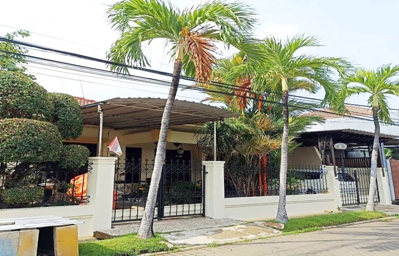 Rumah di Manyar Indah Surabaya Timur, Bagus + Terawat, Row Jalan Lebar bisa 3 mobil, SHM