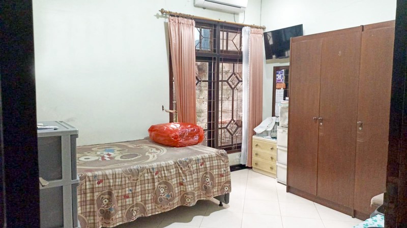 Rumah di Manyar Indah Surabaya Timur, Bagus + Terawat, Row Jalan Lebar bisa 3 mobil, SHM