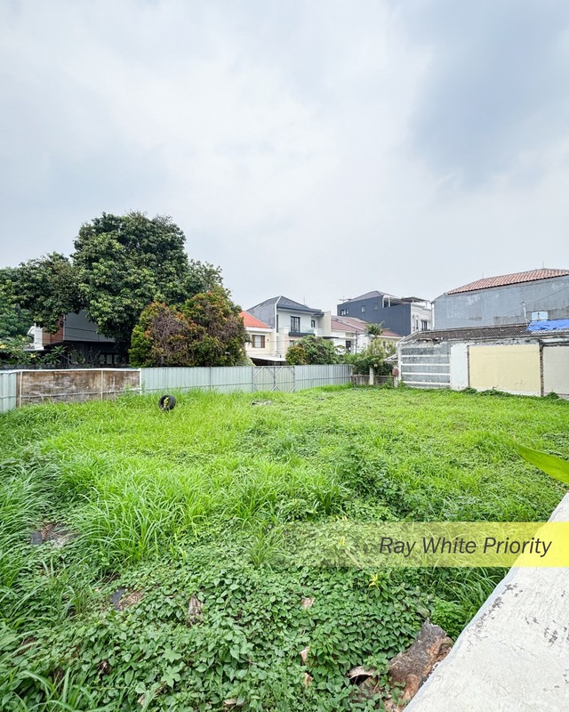 KAVLING SIAP BANGUN DENGAN POSISI HOEK PRIME LOCATION DI PONDOK INDAH, JAKARTA SELATAN