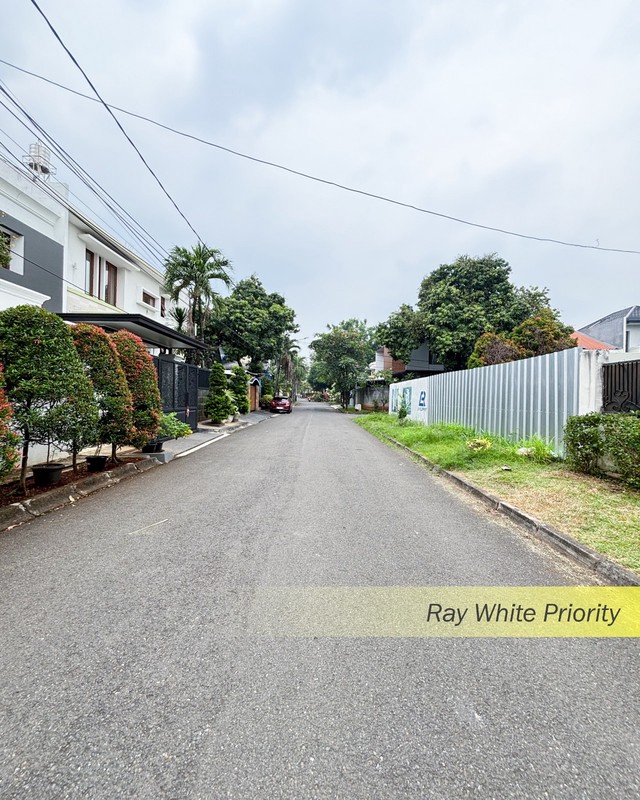 KAVLING SIAP BANGUN DENGAN POSISI HOEK PRIME LOCATION DI PONDOK INDAH, JAKARTA SELATAN