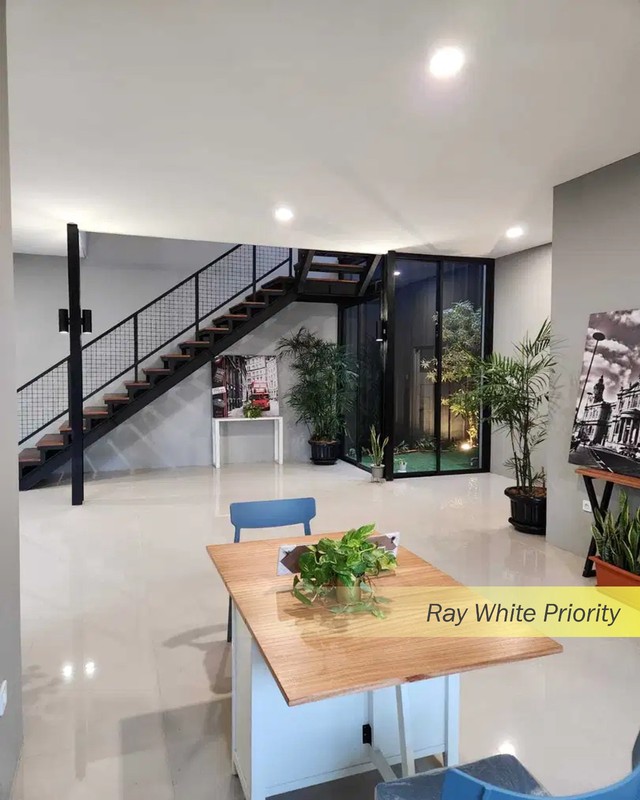 RUMAH BRAND NEW MINIMALIS SIAP HUNI DENGAN POSISI HOEK DI CIATER PERMAI , TANGERANG SELATAN