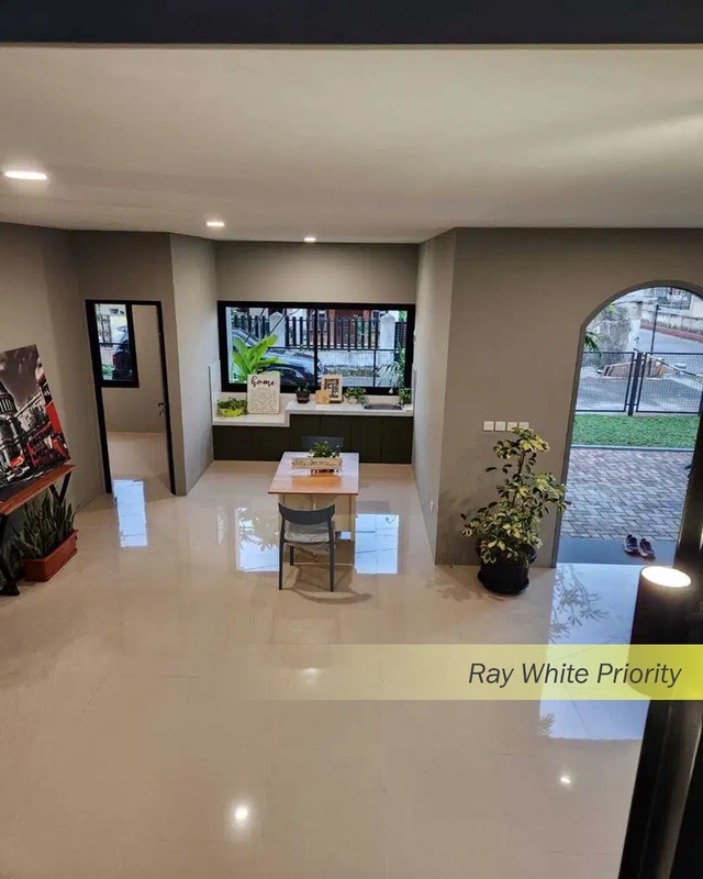 RUMAH BRAND NEW MINIMALIS SIAP HUNI DENGAN POSISI HOEK DI CIATER PERMAI , TANGERANG SELATAN
