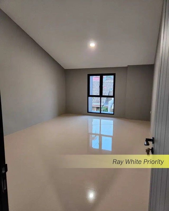 RUMAH BRAND NEW MINIMALIS SIAP HUNI DENGAN POSISI HOEK DI CIATER PERMAI , TANGERANG SELATAN