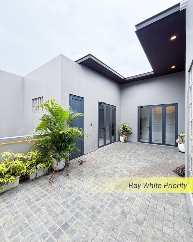 BRAND NEW BANGUNAN 3 LANTAI SIAP HUNI DALAM KOMPLEK PONDOK INDAH, JAKARTA SELATAN