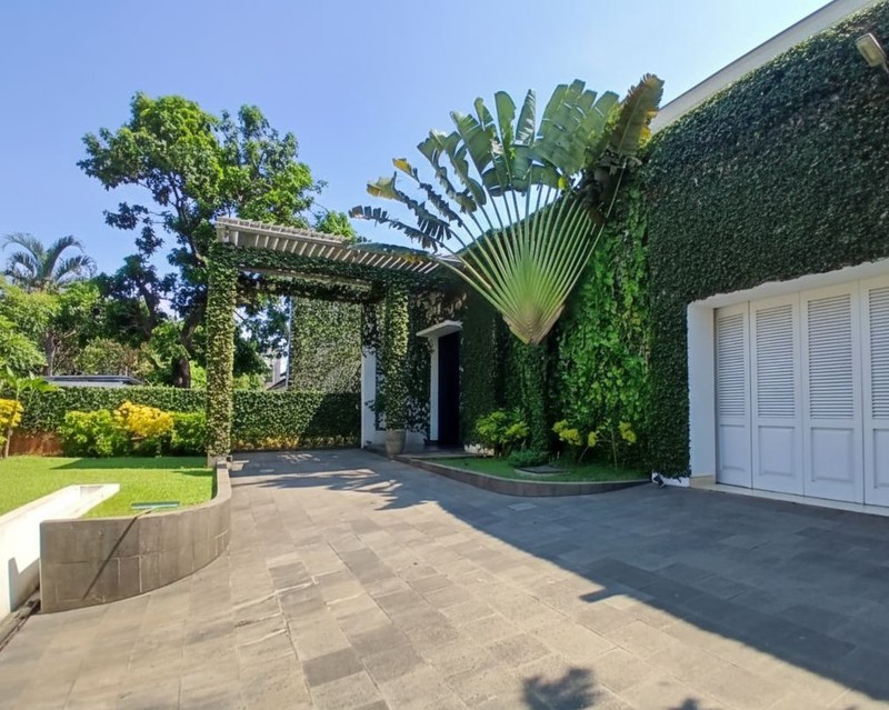 Disewa rumah bagus dan mewah 2 tingkat di Cilandak ,dekat ke MRT cipete