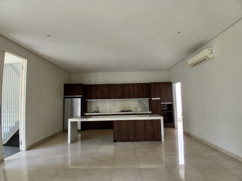 Disewa rumah bagus dan mewah 2 tingkat di Cilandak ,dekat ke MRT cipete