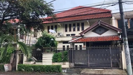 Dijual Rumah Luas & Asri di Bintaro Sektor 3A, Tangerang Selatan