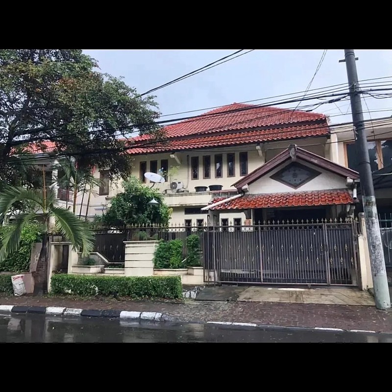 Dijual Rumah Luas & Asri di Bintaro Sektor 3A, Tangerang Selatan